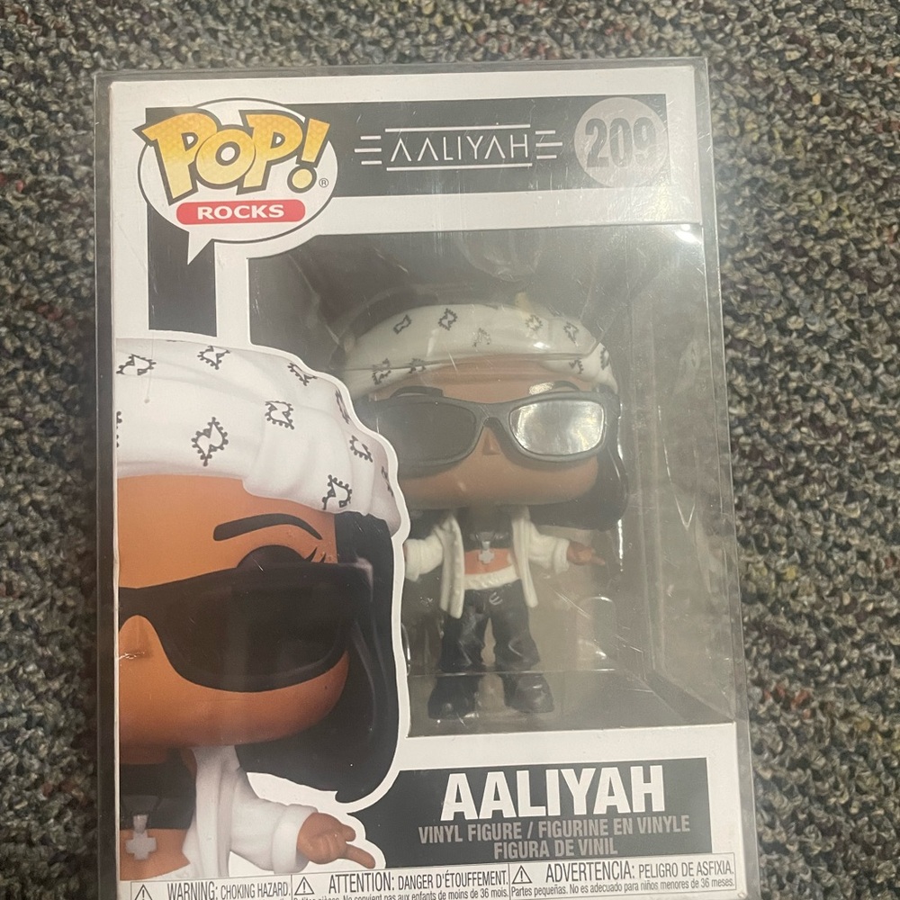 Aaliyah Vinyl Figure with White Bandana and Sunglasses